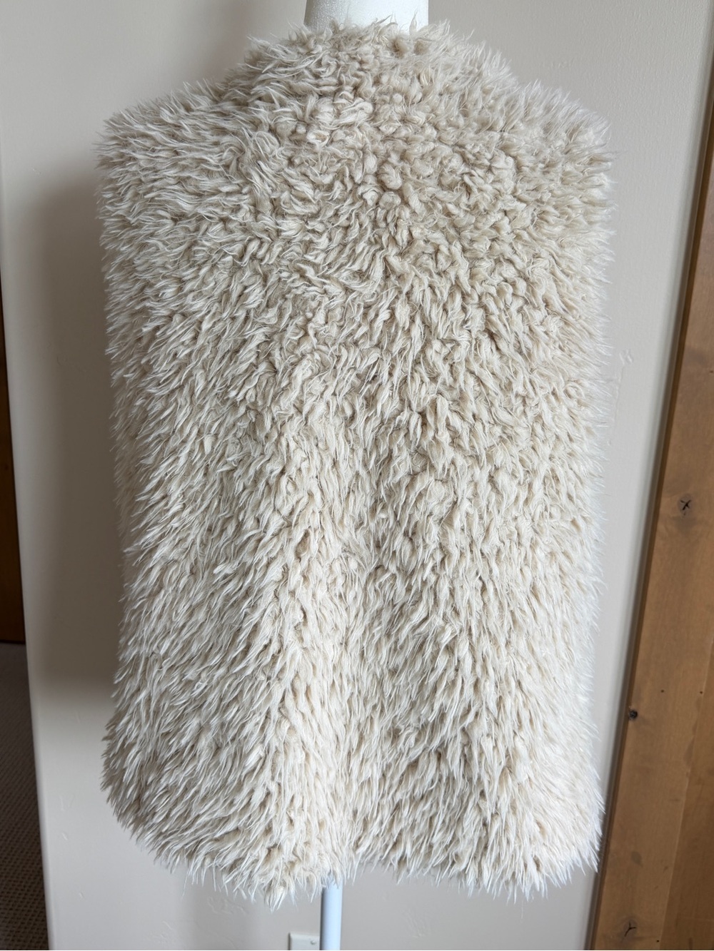 2 Chic Faux Fur Vest | Size S/M - Picture 2 of 4